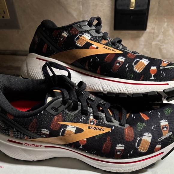 Brooks Women's Run Hoppy Ghost 7.5 medium - Picture 2 of 11